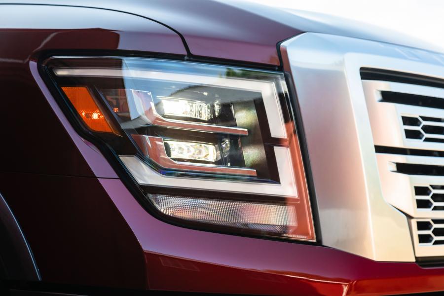 Детали экстерьера Nissan Titan XD Platinum Reserve Crew Cab 2019 года  (фото 21 из 34)